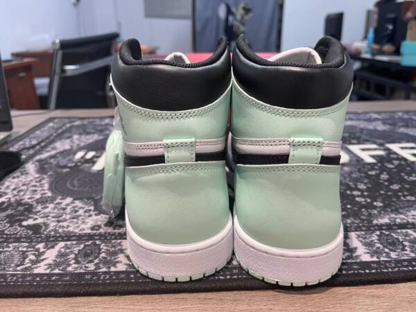 Nike Air Jordan 1 Retro High Lgloo - Imagem 2