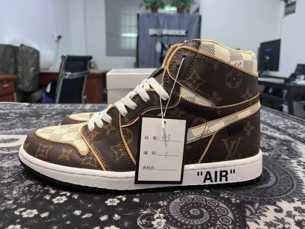 Louis Vuitton x Nike Air Jordan 1 High - Imagem 6