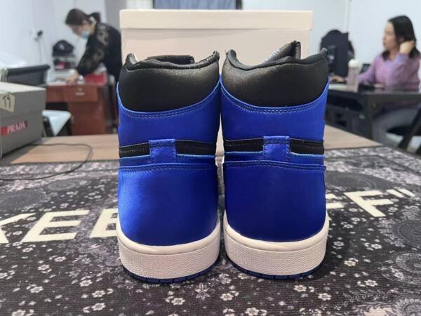Nike Air Jordan 1 Retro Satin Royal - Imagem 8