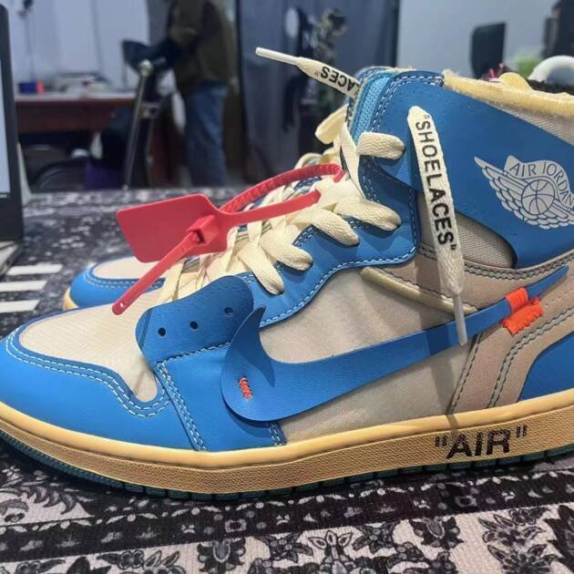 Off-White x Air Jordan 1 Retro High Blue
