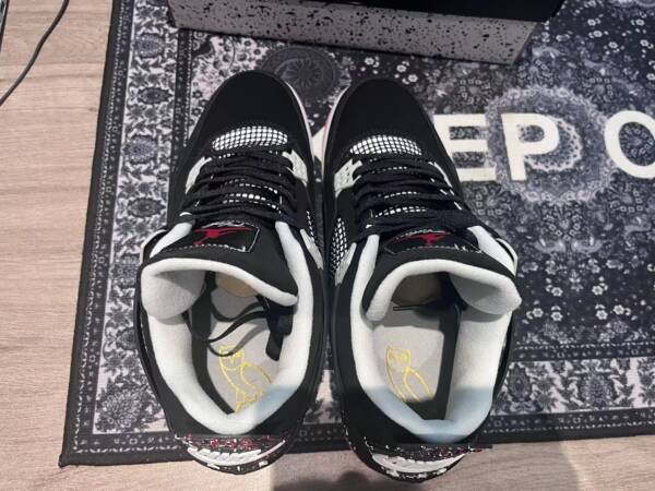 Nike Air Jordan 4 Retro Bred - Imagem 3