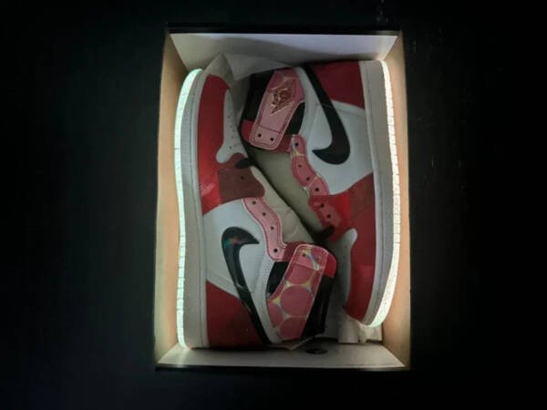 Jordan 1 High Spider Man Across The Spider Verse - Imagem 8