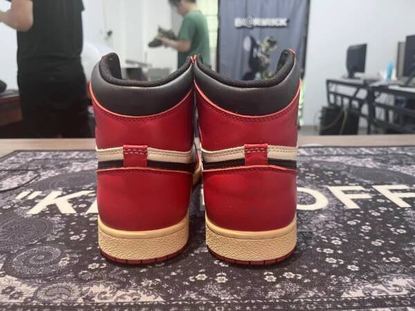 Nike Air Jordan 1 Retro Chicago - Imagem 2