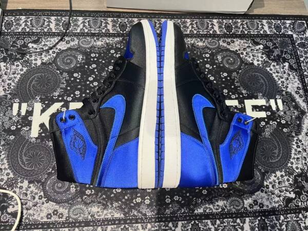 Nike Air Jordan 1 Retro Satin Royal - Imagem 5