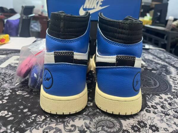Nike Air Jordan 1 Retro High - Travis Scott - Imagem 2